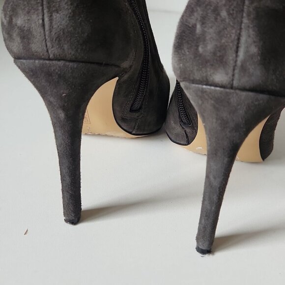 VINCE CAMUTO | Brea Dark Grey Suede High Heel Ankle Boots sz 8.5M - Picture 4 of 5